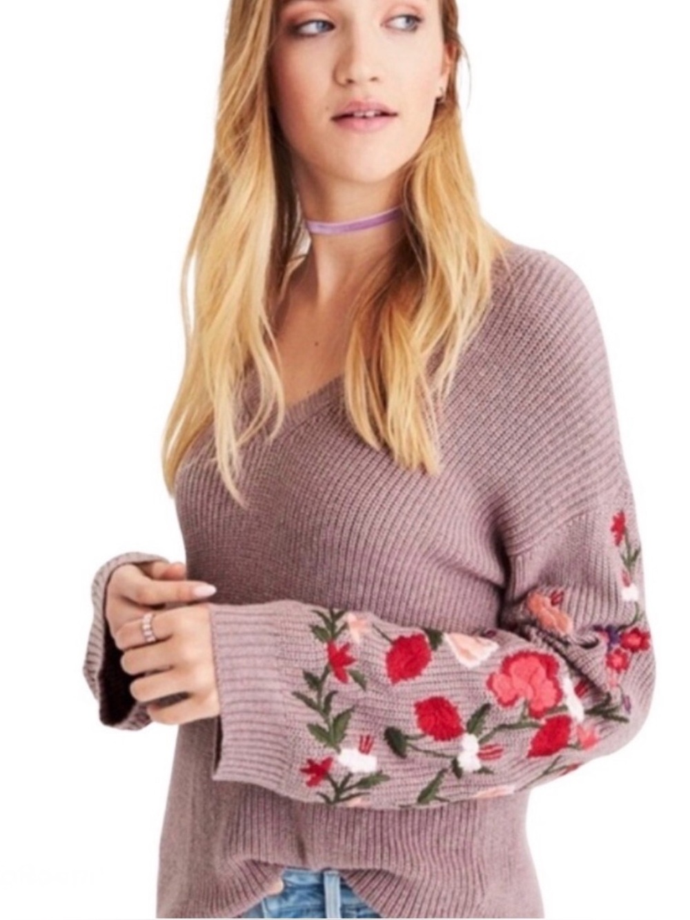 American Eagle Floral Embroidered Sleeve V-Neck Sweater in Mauve - Oversized M